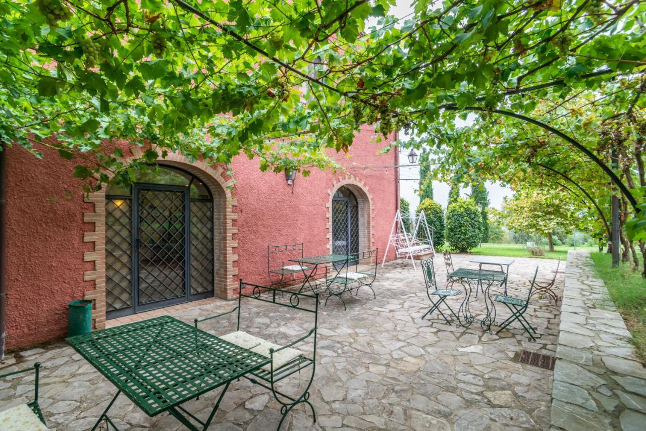 Agriturismo Le Case Rosse Di Montebuono Маджоне Экстерьер фото